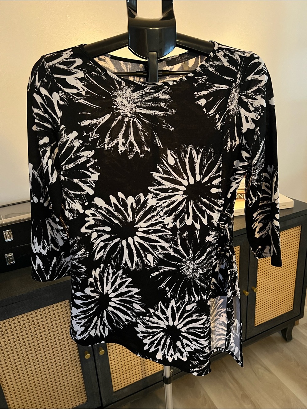 Essentials by Milano Black & White Floral Long Sleeve Top